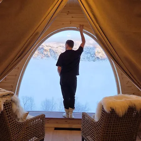 Snow Hotell 3*